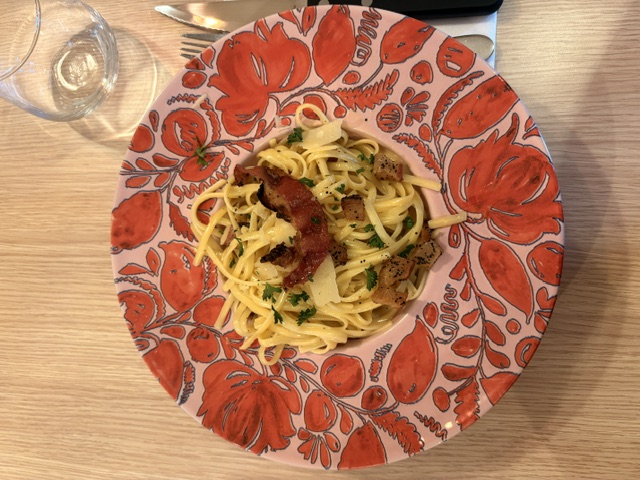 Assiette de pâtes carbonara du Marinelli