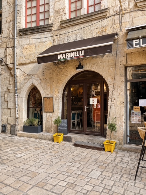 La façade du restaurant Marinelli rue Eguillerie à Périgueux